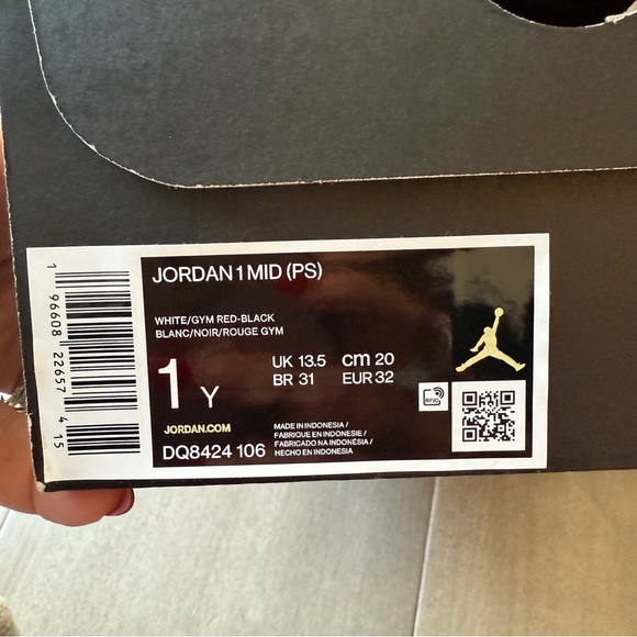 Boys Jordan's Size 1 - Picture 2 of 6